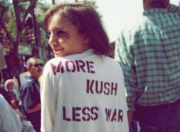68692621_656646878170022_326412191720826884_n two women reading newspapers while smoking mountain smokes hemp cbd smokes